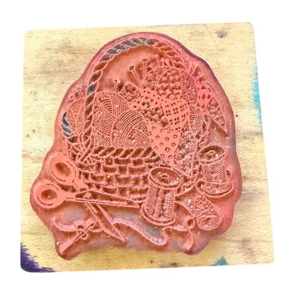 PSX E-592 Vintage 1988 Sewing Kit In A Basket Rubber Stamp - Picture 3 of 3